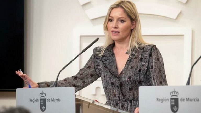 Murcia desafía a Iglesias y Sánchez al no retirar el «Pin Parental» de VOX