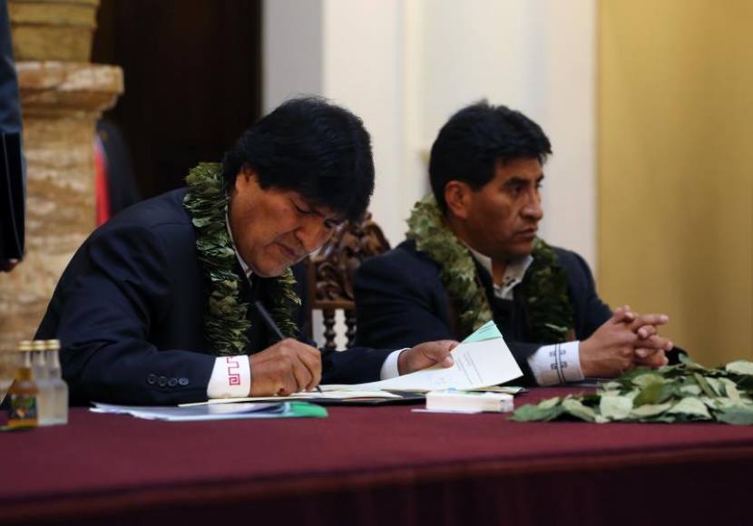 FOTOGRAFÍA. LA PAZ (BOLIVIA), SIN FECHA. El expresidente de Bolivia, Evo Morales (i), acompañado del exministro de Desarrollo Rural y Tierras, Cesar Cocarico (d). efe