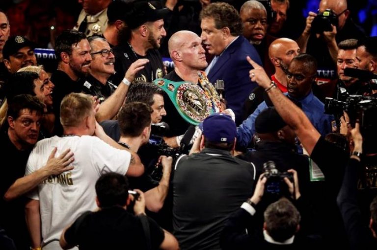 Tyson Fury da una exhibición de boxeo y derrotar por nocáut técnico a Deontay Wilder