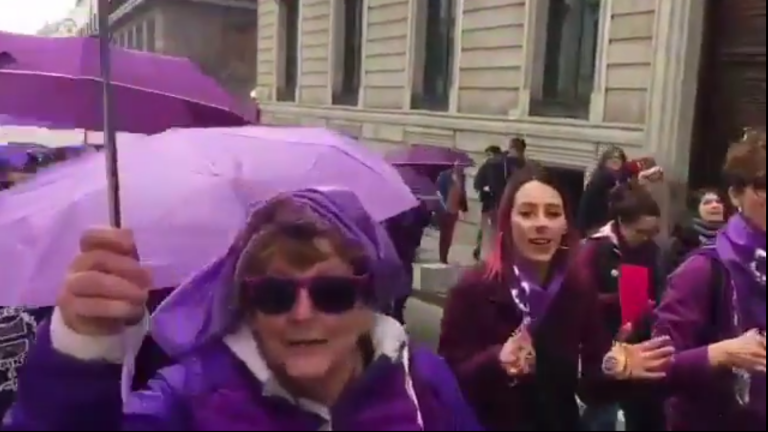 Feministas: «Madrid será la tumba de Abascal»