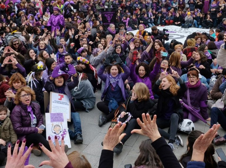 Feministas y sindicatos UGT y CCOO llevan la prohibición por covid 19 de las marchas del 8M ante los Tribunales