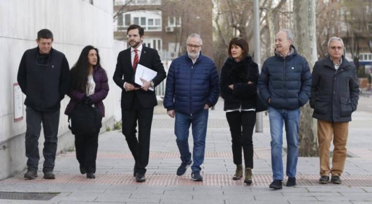 Familiares de las «asesinas» republicanas fusiladas «13 Rosas», contra Javier Ortega Smith