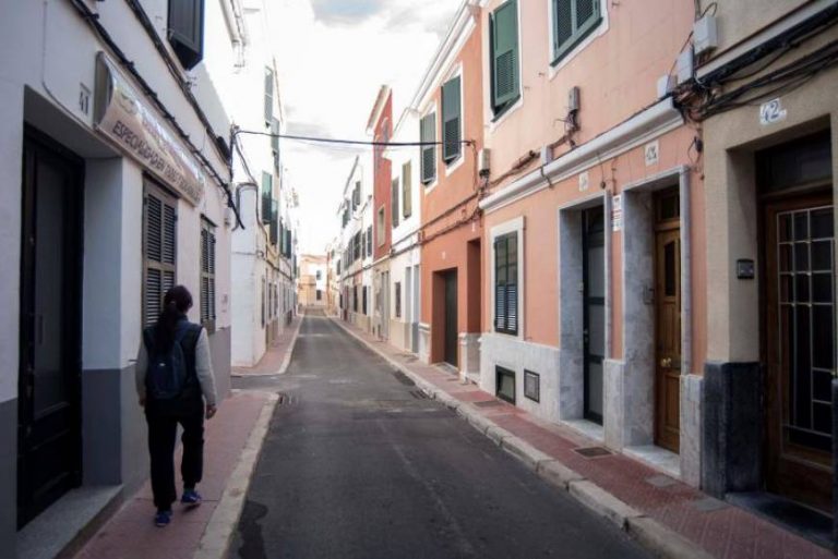 Detienen a 2 hombres y mujer por planear el asesinato del marido de ella en Mahón (Menorca)