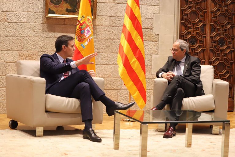 Sánchez y Torra acuerdan perfilar el orden del día de una mesa aún sin fecha
