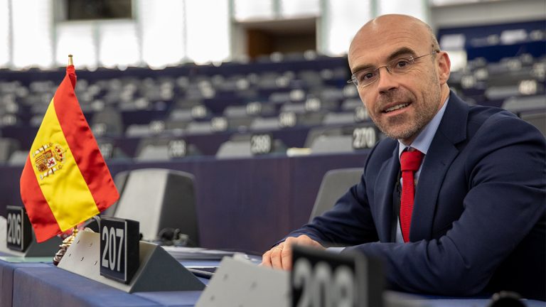 Buxadé (VOX): «Queremos que los trabajadores tengan sueldos más altos»
