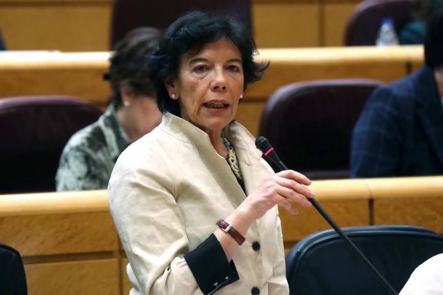 FOTOGRAFÍA. SENADO (MADRID) ESPAÑA, 17.02.2020. La ministra de Educación, Isabel Celáa, interviene este martes, durante la sesión de control al Gobierno en el Senado en Madrid. Efe