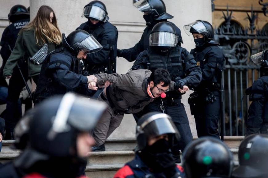 FOTOGRAFÍA. TRIBUNAL SUPERIOR DE JUSTICIA DE CATALUÑA (BARCELONA) ESPAÑA 23.01.2020. Desalojo de los CDR por parte de los Mossos y CDR. Efe