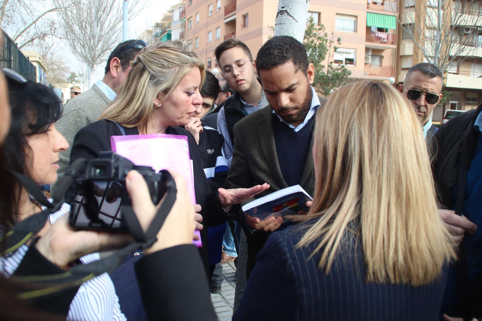 FOTOGRAFÍA. VILA-SECA (TARRAGONA) ESPAÑA, 15.02.2020. Ignacio Garriga visita el bastión de VOX en Cataluña, Vila-seca. Ñ Pueblo (32)