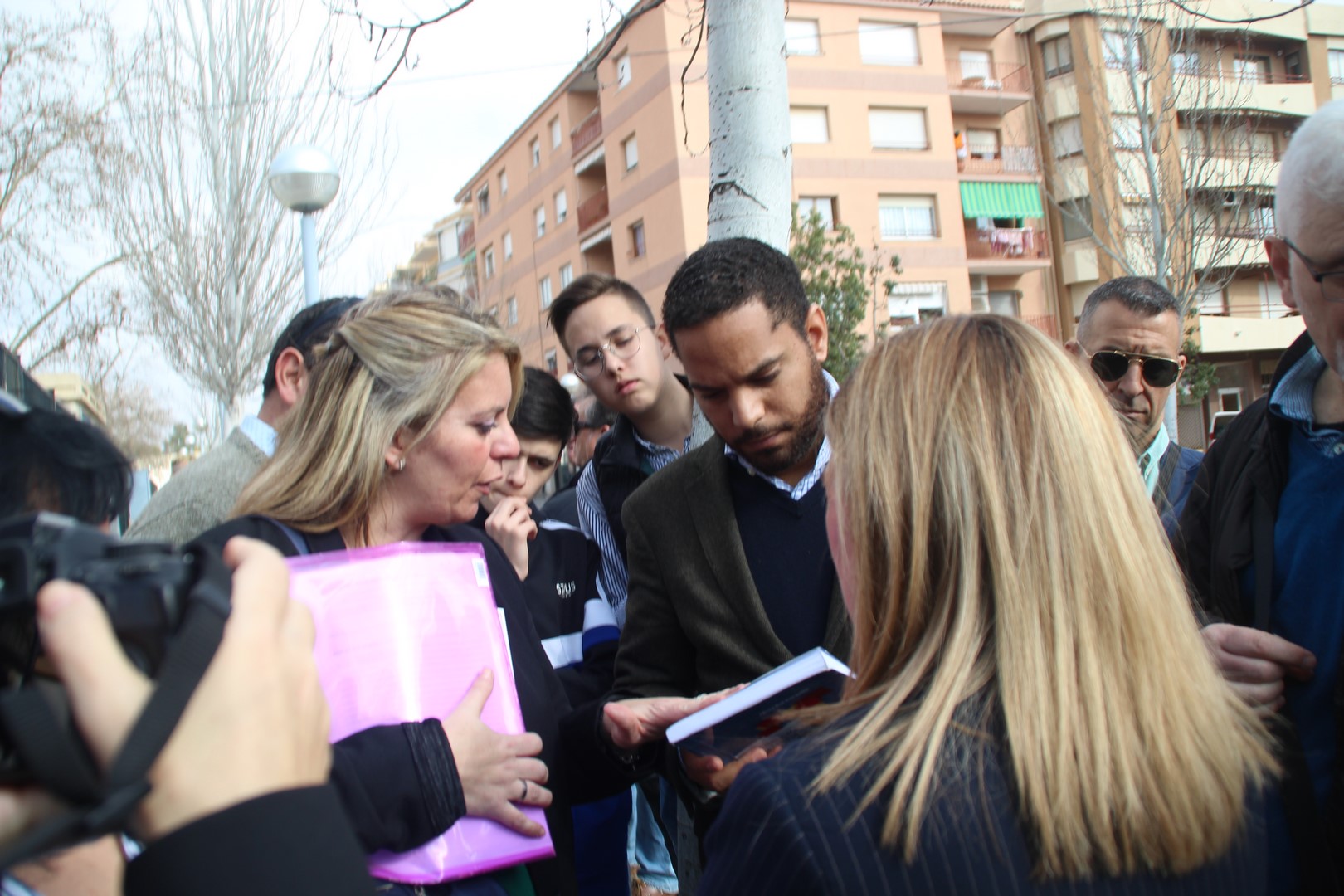 FOTOGRAFÍA. VILA-SECA (TARRAGONA) ESPAÑA, 15.02.2020. Ignacio Garriga visita el bastión de VOX en Cataluña, Vila-seca. Ñ Pueblo (33)