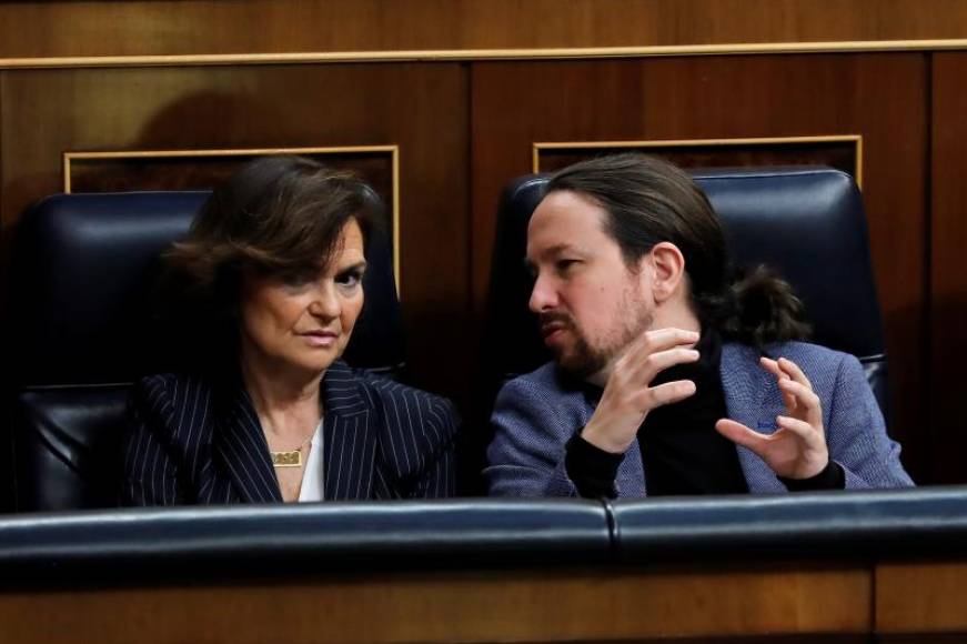 (MADRID) ESPAÑA, 27.02.2020. La vicepresidenta Primera, Carmen Calvo, conversa con el vicepresidente de Derechos Sociales y Agenda 2030, Pablo Iglesias. Efe