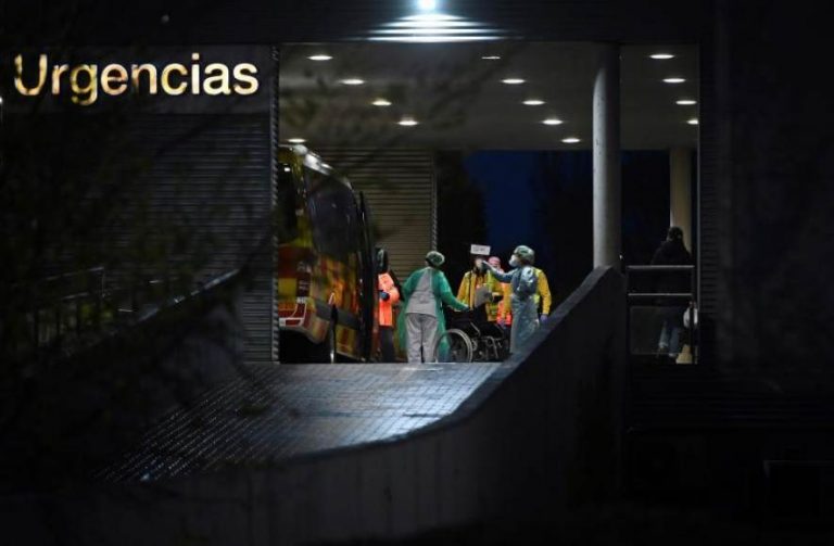 Casi el 70% de los pacientes en la (UCI) por coronavirus en España tiene 60 años o más