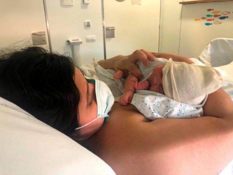 Nace Daniela, el primer bebé sano de madre con coronavirus en Barcelona (España)