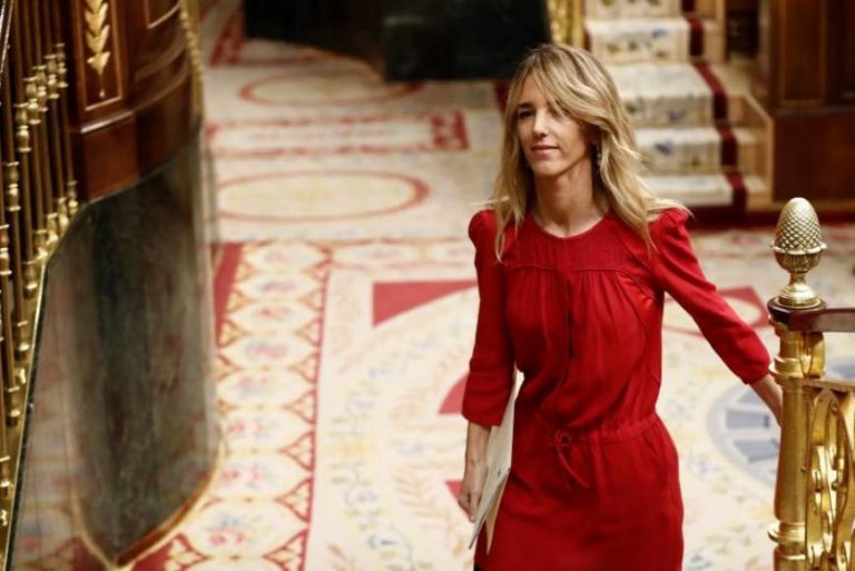 «Pablo Iglesias sale cual macho alfa a defender a su hembra de un colega del Ministerio»