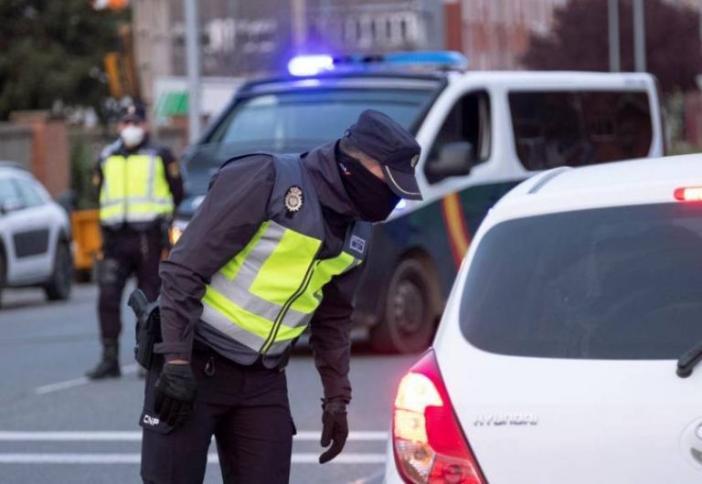 Policías, abandonados en Cataluña, piden a empresarios mascarillas: «estamos cayendo»