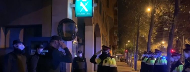 Los Mozos homenajean al guardia civil de los (GAR) Jesús Gayoso en Barcelona