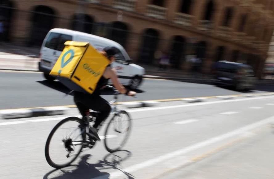 FOTOGRAFÍA. ESPAÑA, MARZO DE 2020. El reparto a domicilio o 'delivery' ya era habitual en este sector -especialmente para pizzerías y restaurantes chinos-. Efe