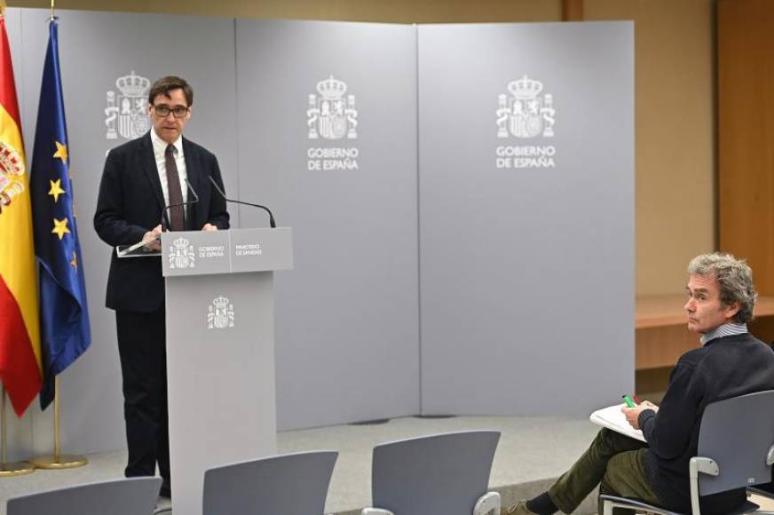 FOTOGRAFÍA. GOBIERNO DE ESPAÑA (MADRID), 10.03.2020. El ministro de Sanidad del gobierno de coalición, Salvador Illa (i), en rueda de prensa. Efe