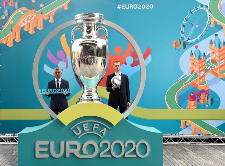 FOTOGRAFÍA. LONDRES (REINO UNIDO), AÑO 2020. El presidente de la UEFA, Aleksander Ceferin, y el alcalde de Londres, Sadiq Khan, en la presentación de la Eurocopa 2020. efe