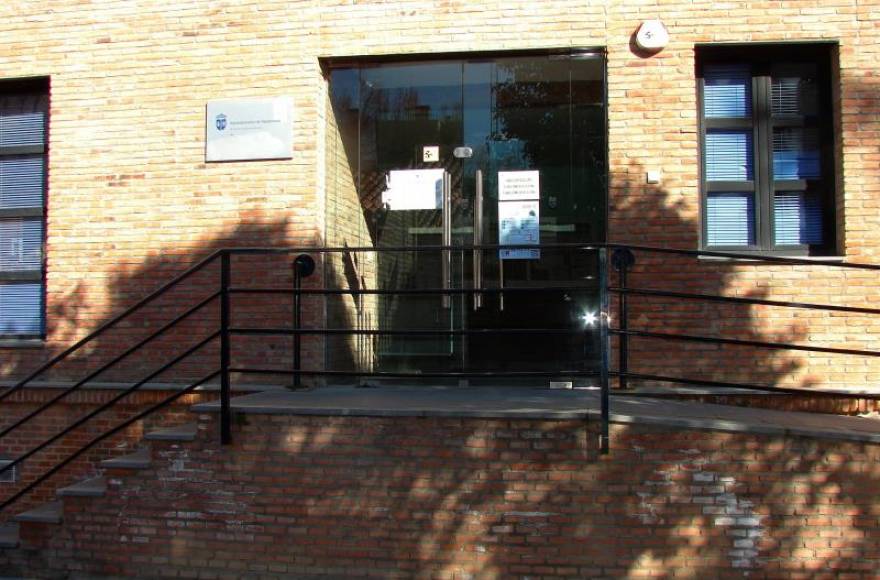 FOTOGRAFÍA. MADRID (ESPAÑA), 03.08.2020. Vista del exterior del Centro Municipal de Mayores de la localidad madrileña de Valdemoro. Efe