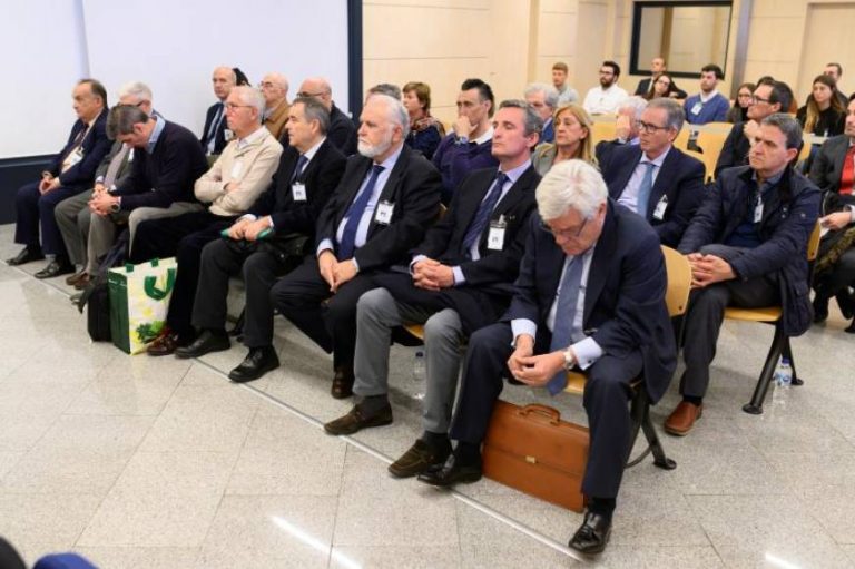 13 de los 23 acusados del Gürtel pactan con la Fiscalía a cambio de una rebaja de penas