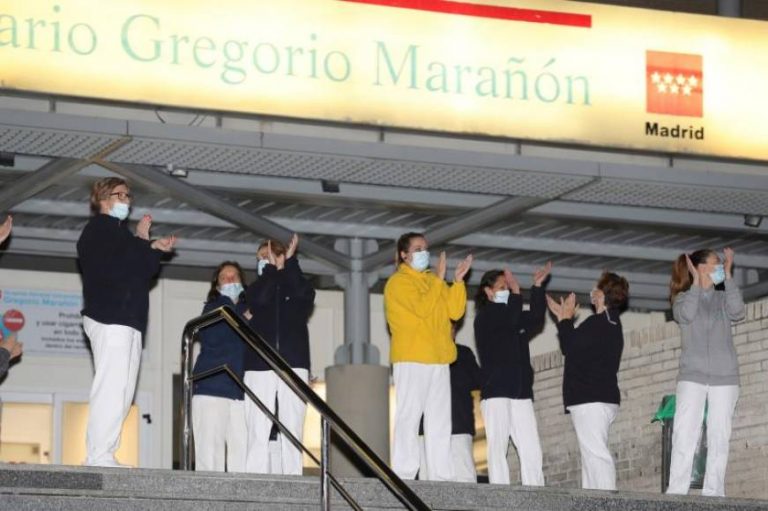 El coronavirus lleva al límite a los sanitarios madrileños: 2.000 fallecidos y 1.200 ingresados