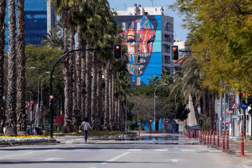 FOTOGRAFÍA. MURCIA (ESPAÑA), 29.03.220. Avenida Primero de Mayo de Murcia, el decimoquinto día de confinamiento, pandemia del COVID 19. Efe