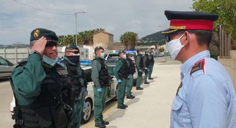 Los Guardias Civiles homenajean al Mozo de Premia de Mar fallecido por coronavirus
