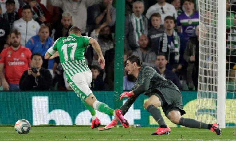 El Real Madrid ante el Betis, pésimo, devuelve el liderato al FC Barcelona (2-1)