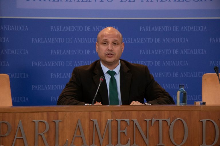 Rodrigo Alonso Fernández (VOX) denuncia que el Gobierno del PP y Cs alimenta la «inmigración ilegal» e «inseguridad» en Andalucía