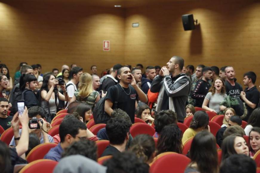 FOTOGRAFÍA. UNIVERSIDAD COMPLUTENSE DE MADRID (ESPAÑA), 04.03.2020. Un grupo de jóvenes de la extrema izquierda, jóvenes de «Frente Obrero». Efe
