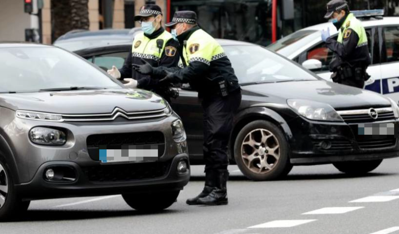 FOTOGRAFÍA. VALENCIA (ESPAÑA), 30.03.2020. La Policía Local de Valencia ha intensificado los controles de vehículos en la ciudad. Efe