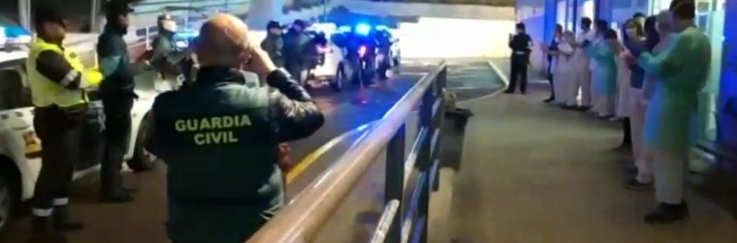 FOTOGRAFÍA. VILLAJOYOSA (ALICANTE) ESPAÑA, 22.03.2020. La Benemérita del cuartel de Villajoyosa (Alicante) homenajea a sanitarios. Ñ Pueblo (1)