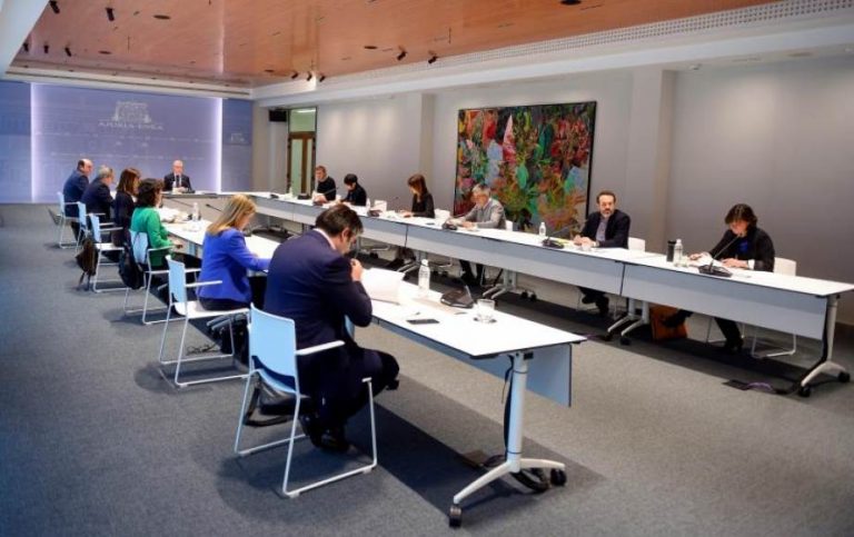 Aplazadas para «fechas inciertas» las elecciones gallegas y vascas por coronavirus