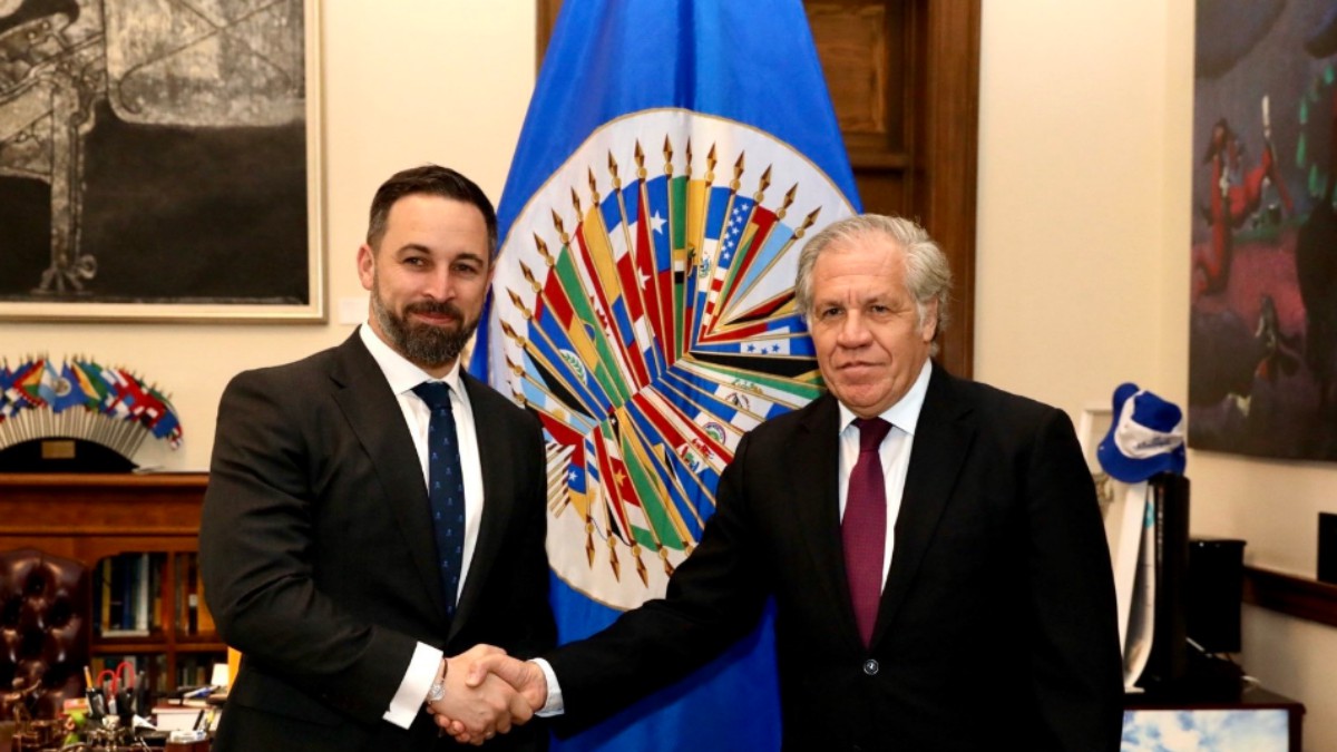 FOTOGRAFÍA. WASHINGTON (EE.UU.), 04.03.2020. El presidente de VOX, Santiago Abascal Conde (i) junto a Luis Almagro. Ñ pueblo