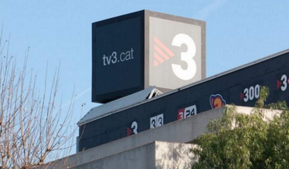 Fachada y logotipo de FOTOGRAFÍA. BARCELONA (ESPAÑA), 19.03.2015. la televisión autonómica de Cataluña. Lasvocesdelpueblo.