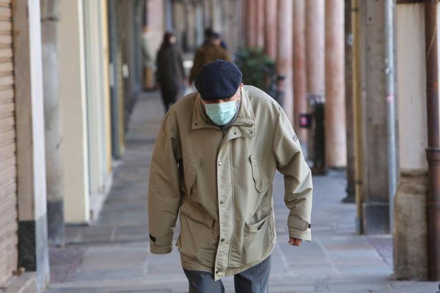 FOTOGRAFÍA. BARCELONA (ESPAÑA), 04.04.2020. La soledad que viven los ancianos, enfermos o no de COVID-19. Efe