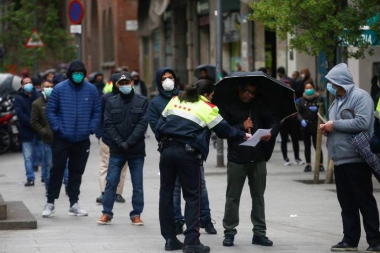 El Tribunal urge a Cataluña a dotar a los mozos de mascarillas ante el coronavirus