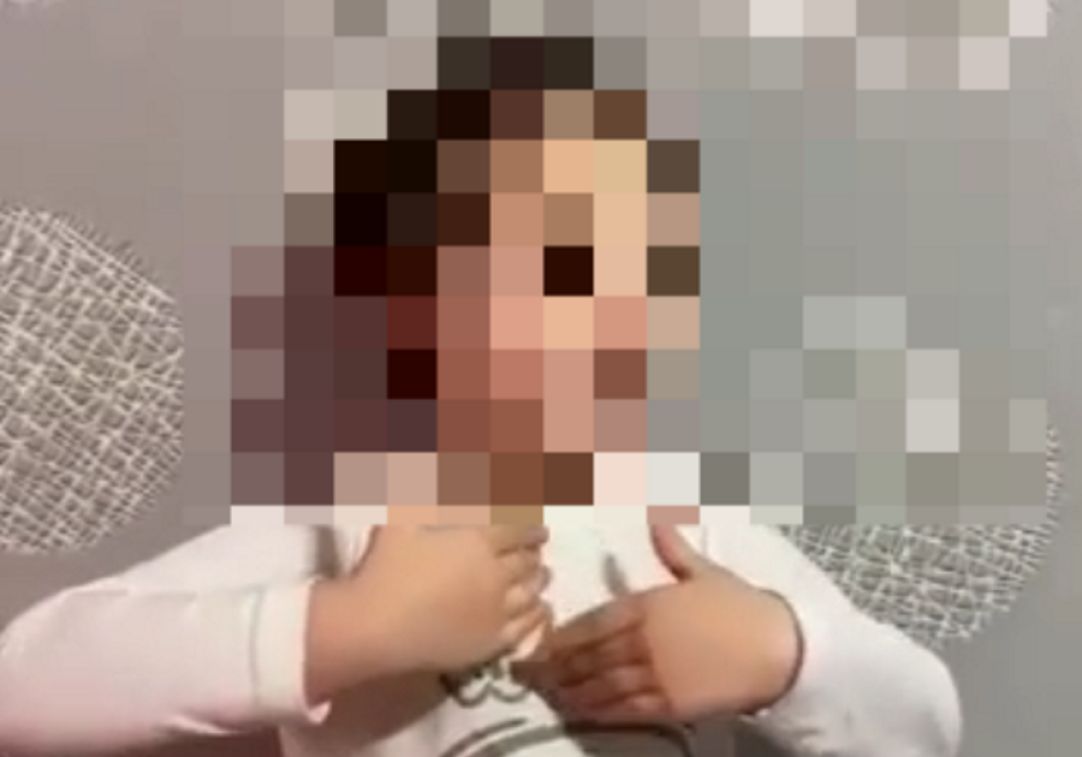 FOTOGRAFÍA. ESPAÑA, 24.04.2020. Vista de un niño, grabado por un familiar, presuntamente su madre, según audio del vídeo. Ñ Pueblo