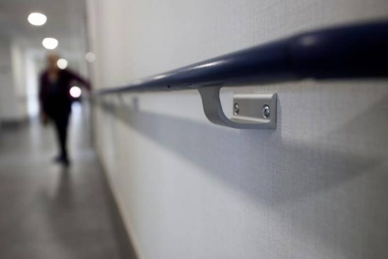 Ancianos denuncian discriminación de edad por Sánchez y exigen «trato digno y respeto»