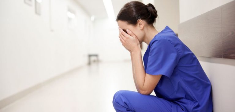 Enfermeros: «La Gestión del Gobierno es caótica», Sánchez nos dio «mascarillas defectuosas»