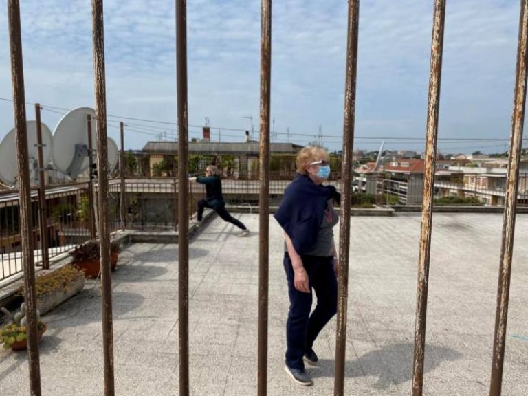 Italia suma 566 muertos por COVID 19, total 20.465 muertos y 159.516 infectados