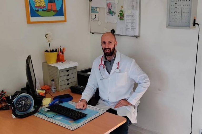 El capitán del Benfica voleibol, Hugo Gaspar salvando vidas combatiendo el COVID 19