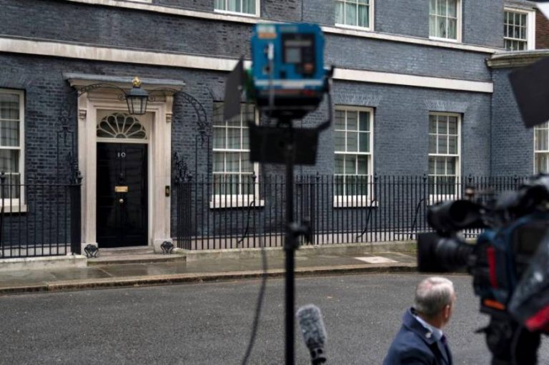 Primer ministro británico Boris Johnson, a la UCI por COVID 19 al empeorar su salud