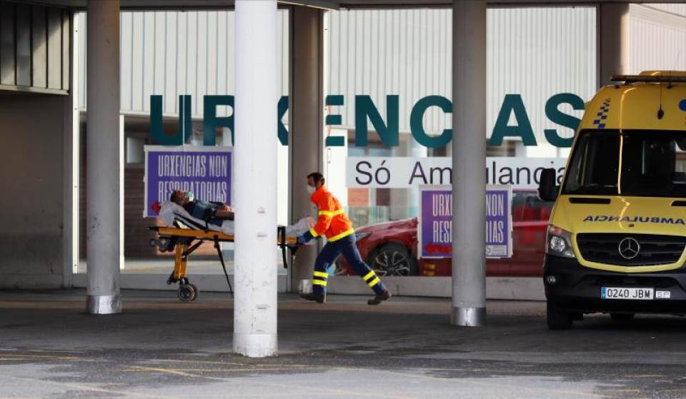 FOTOGRAFÍA. LUGO (ESPAÑA), 06.05.2020. Una ambulancia llega con un enfermo a las urgencias del Hospital Lucus Augusti, en Lugo. Efe