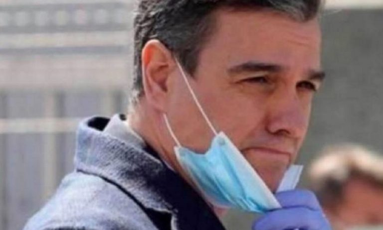 El largo adiós de la mascarilla obligatoria en España