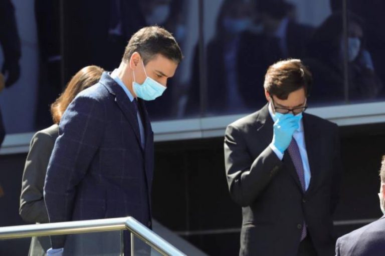 Sánchez vuelve a saltarse la cuarentena teniendo en casa a media familia con coronavirus