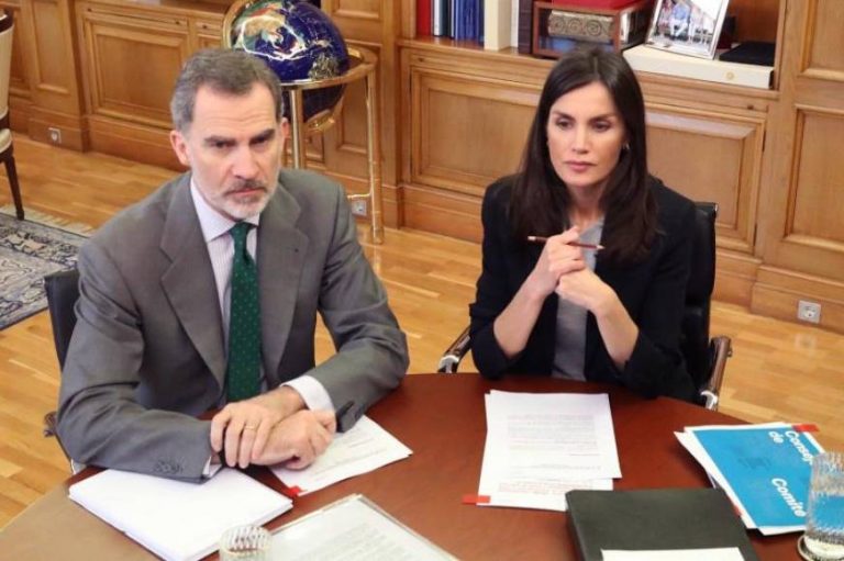 Los reyes de España contactan con hospitales de Andalucía para conocer su situación