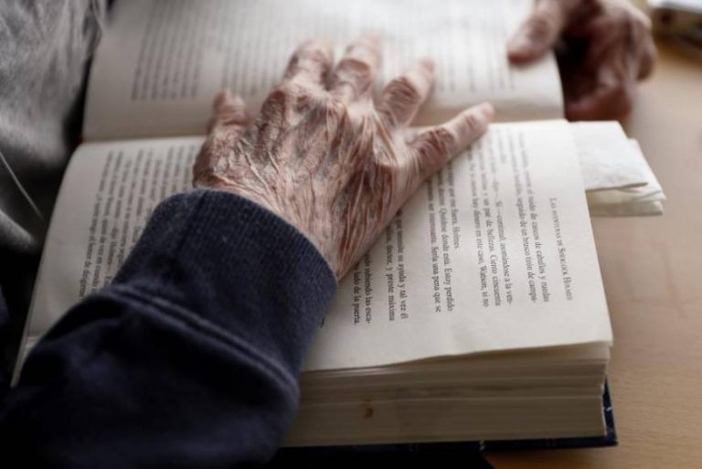 «Descuido general social y político de ancianos» en España, causa de muertes por COVID 19