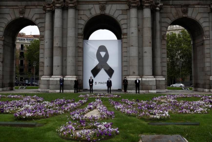 FOTOGRAFÍA. MADRID (ESPAÑA), 23.0.2020. (De i a d) El portavoz adjunto de Vox en el Ayuntamiento Pedro Fernández, la portavoz municipal del PP Andrea Levy. Efe