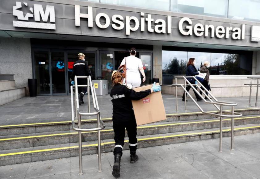 FOTOGRAFÍA. MADRID (ESPAÑA), ABRIL DE 2020. Imagen de la entrada del Hospital de La Paz, en Madrid. Efe